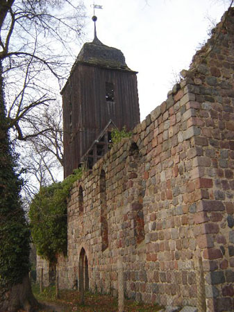 E Die Kirche 2005 -  das Mauerwerk