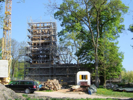 N2 Aufbau der Stützen-Riegel-Konstruktion des Turms